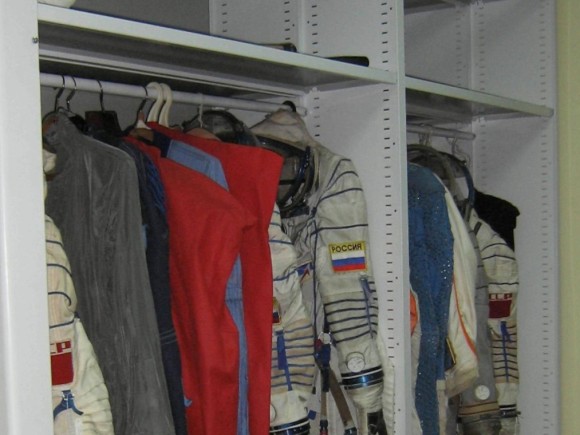 Штанга для хранения одежды